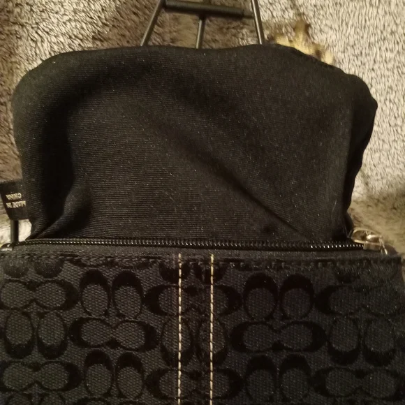 Black Coach Wristlet EUC - Picture 4 of 7